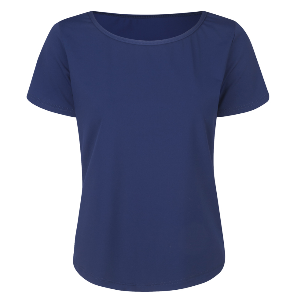 Official RAD regulation uniform for boys in Pre-Primary and Primary grades: the navy short-sleeved ballet T-shirt. This sustainable boys' dance kit uses breathable, moisture-wicking performance fabric for premium comfort during Royal Academy of Dance exams. Designed with eco-friendly materials, the top provides a clean silhouette and high-performance fit, meeting modern standards for a supportive male ballet uniform.